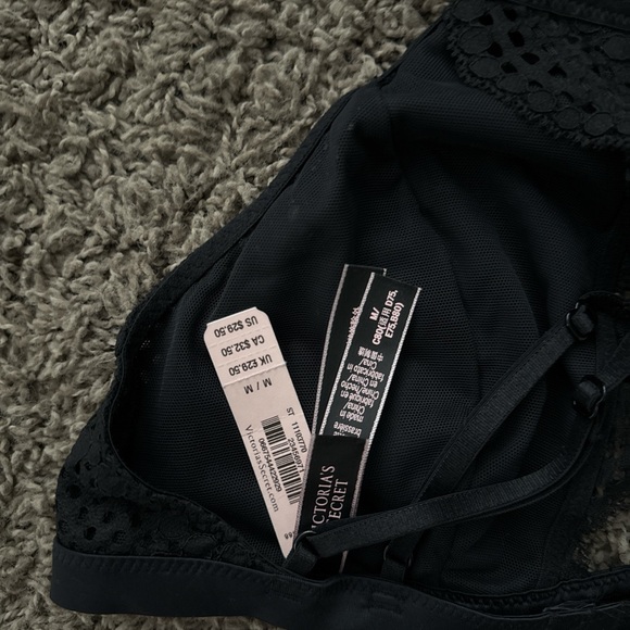 Victoria’s Secret Black lace bralette with removable padding #lingerie - Picture 3 of 3